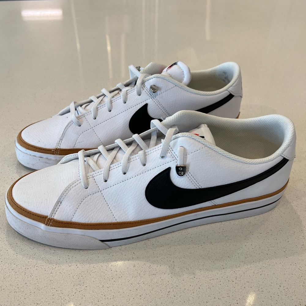 Men’s Nike court legacy sneaker size 12 EUC